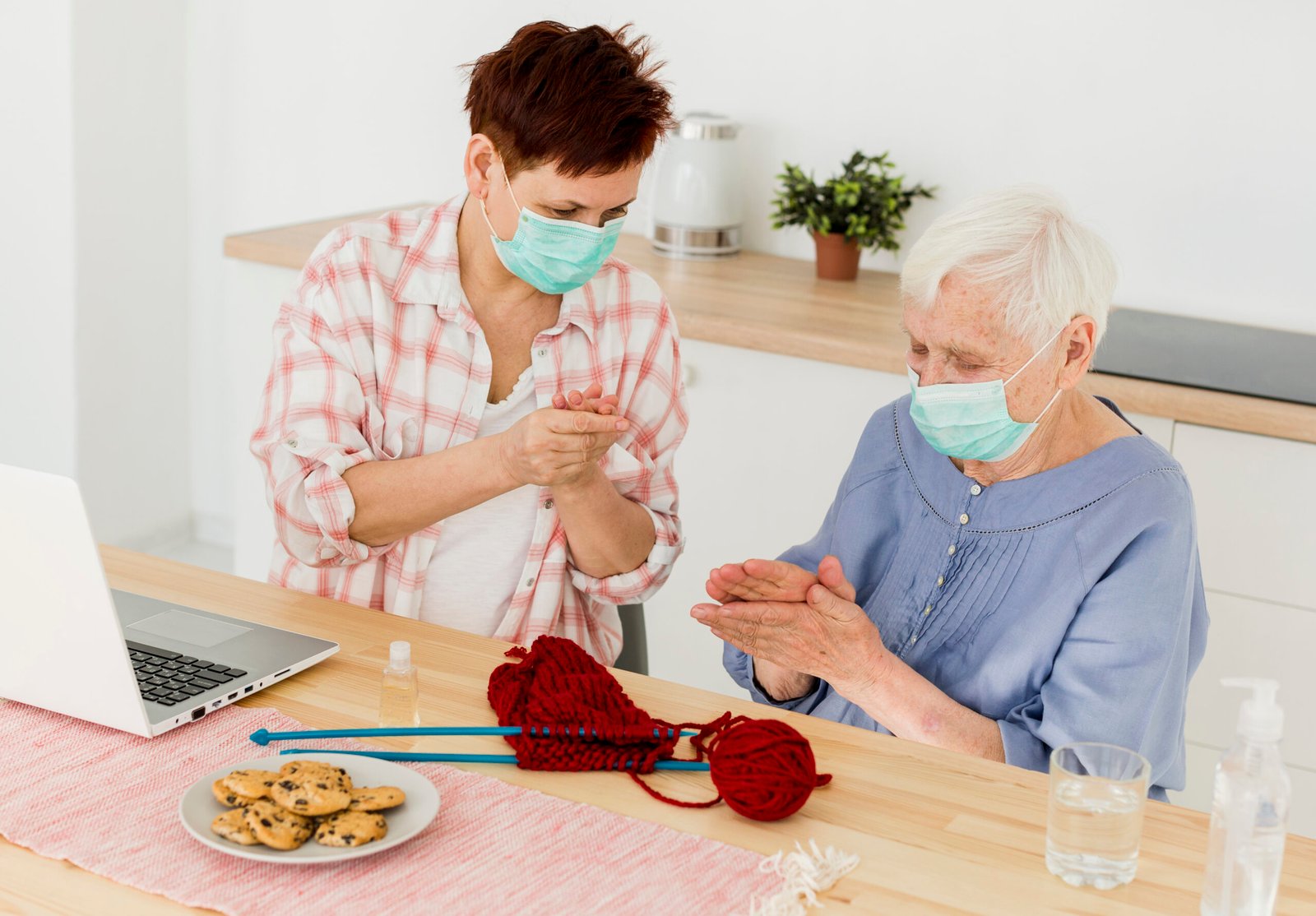 How Personal Care Services Help Seniors and Patients at Home