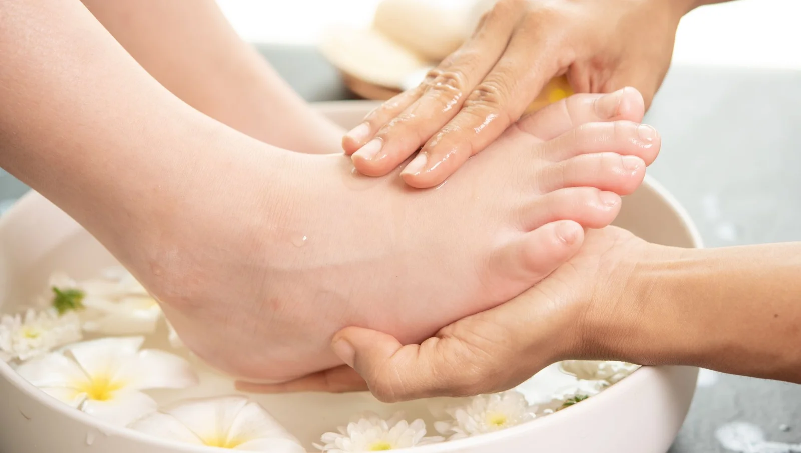 Why Herbal Foot Soak and Reflexology Are the Best Foot Care Treatments