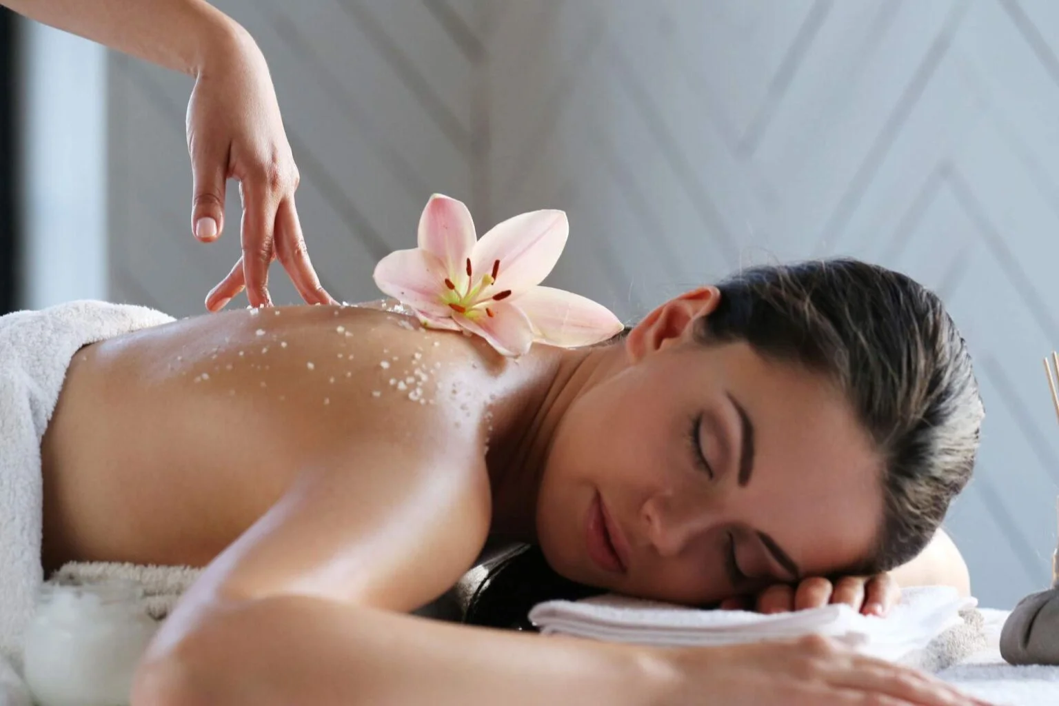 Discover the Benefits of Essential Oils through Aroma Therapy at RRR Wellness
