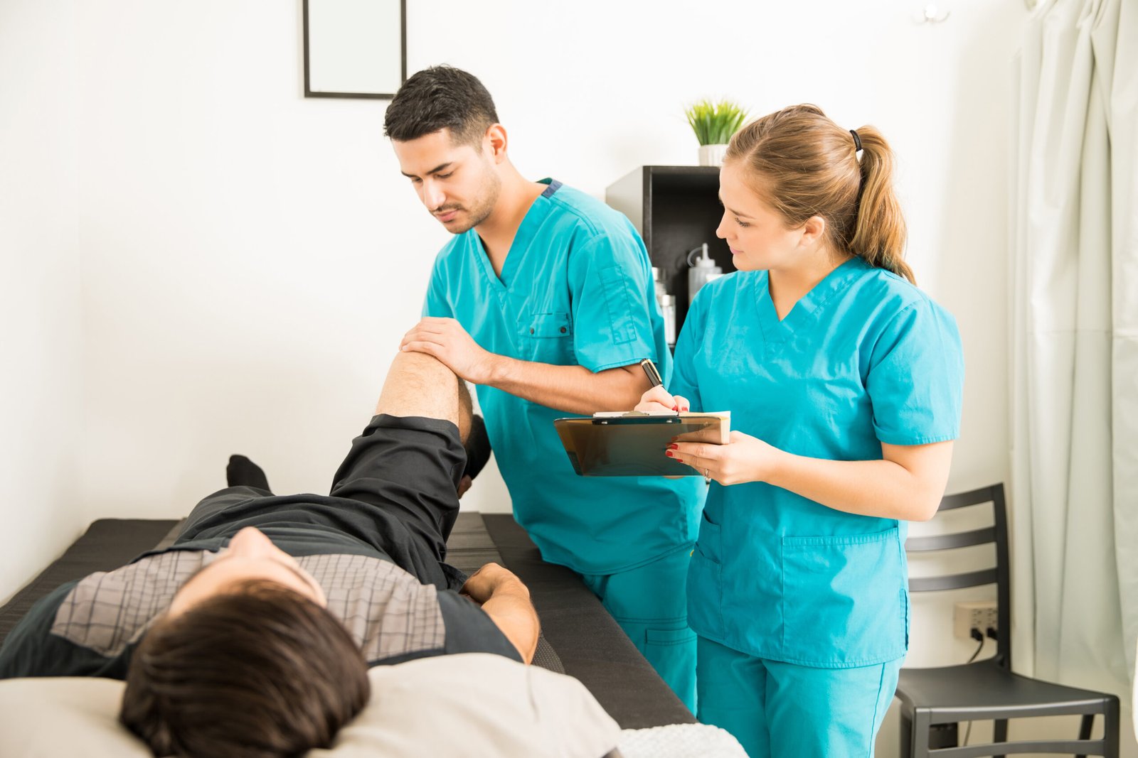 Advantages of Physiotherapy for Pain Reduction and Mobility