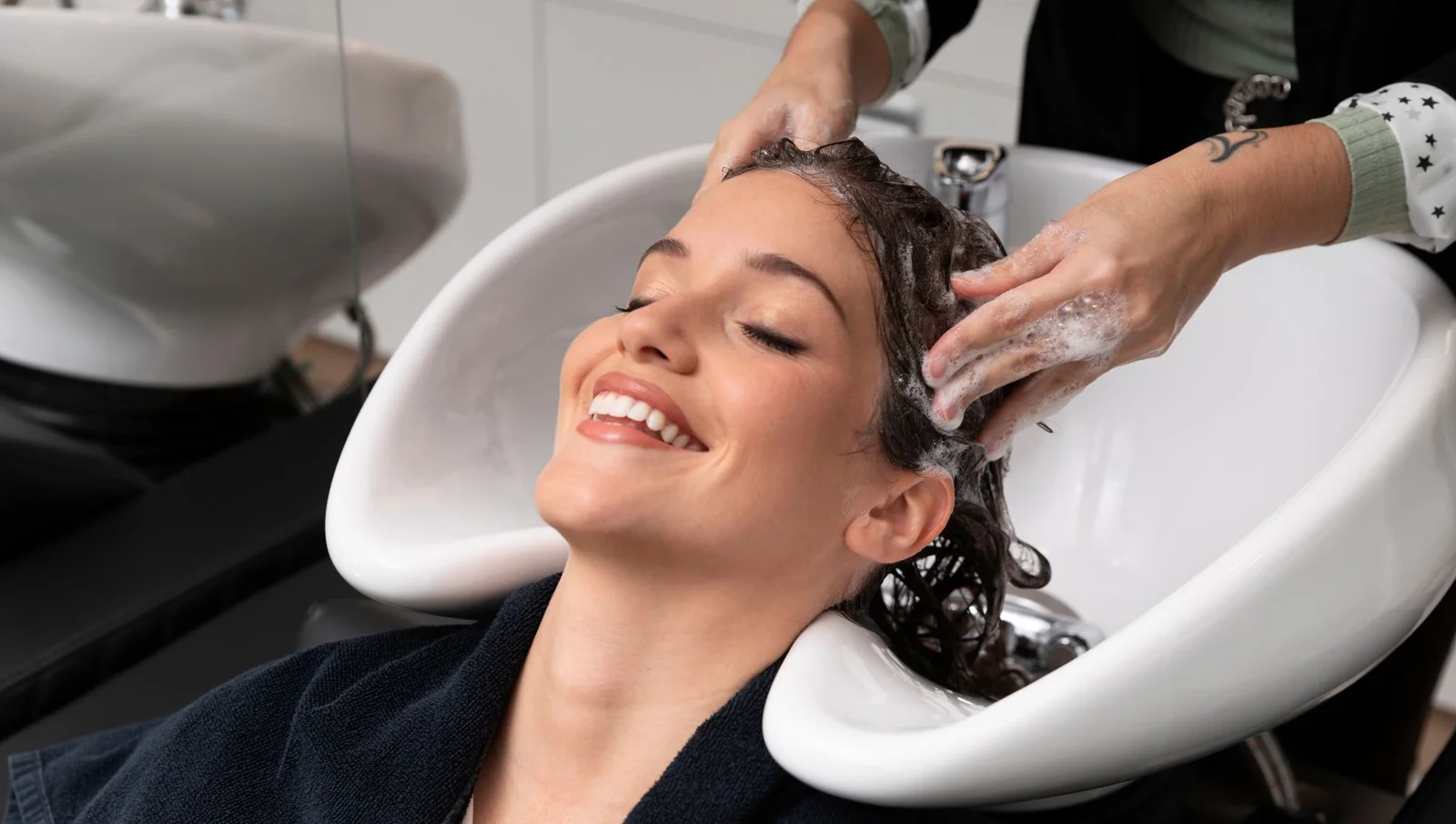 Advantages of Scalp Therapy and Hair Bath for Promoting Hair Growth and Stress Relieving